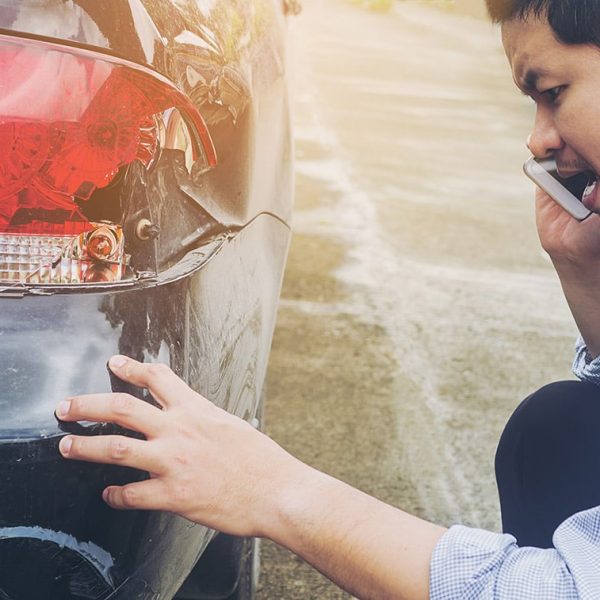 Man is calling insurrance company for claiming his car crash